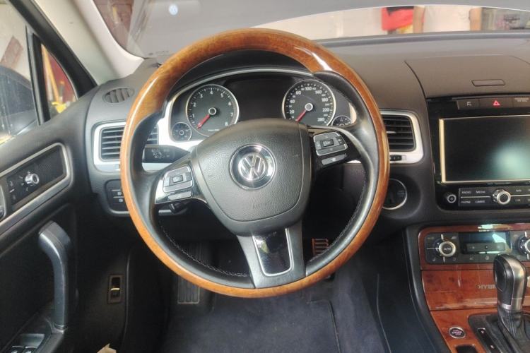 Used Volkswagen Touareg 2011 3.0 TSI Hybrid Steering Wheel