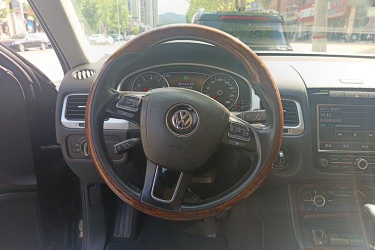 Used Volkswagen Touareg 2011 3.0 TSI Comfort Version Steering Wheel