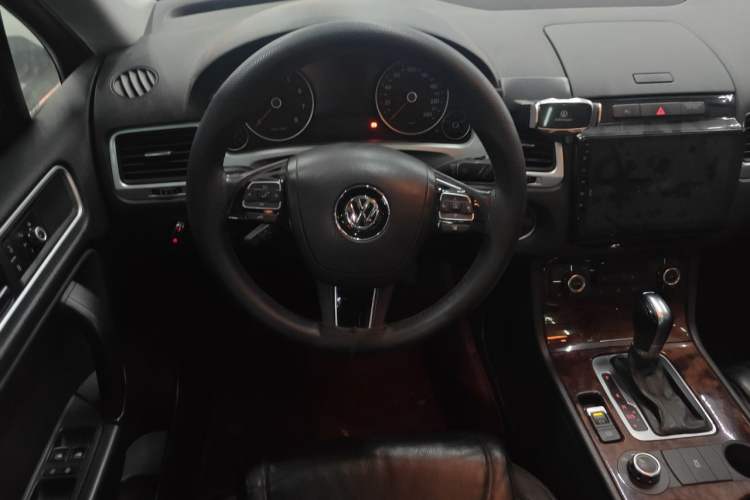 Used Volkswagen Touareg 2011 3.0 TSI Standard Version Steering Wheel