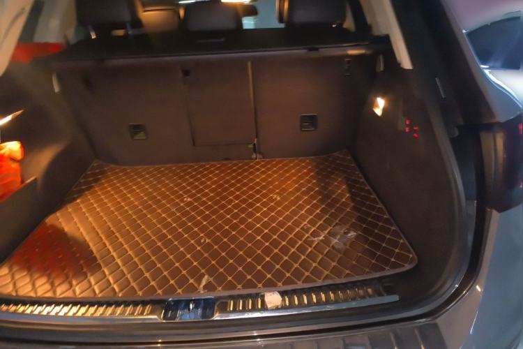 Used Volkswagen Touareg 2011 3.0 TSI Comfort Version Trunk