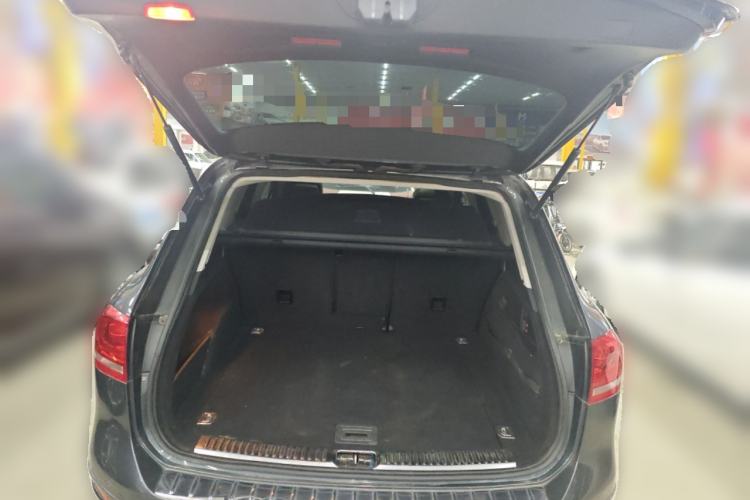 Used Volkswagen Touareg 2011 3.0 TSI Standard Version Trunk