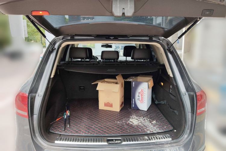Used Volkswagen Touareg 2011 3.0 TDI Diesel Standard Version Trunk