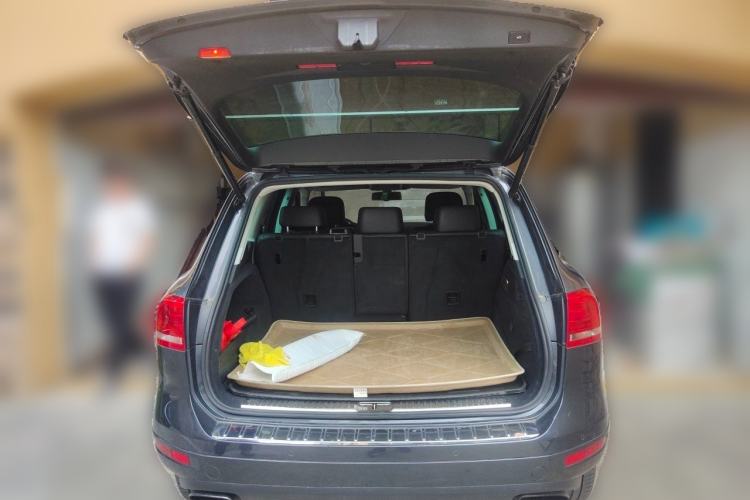 Used Volkswagen Touareg 2011 3.0 TSI Hybrid Trunk
