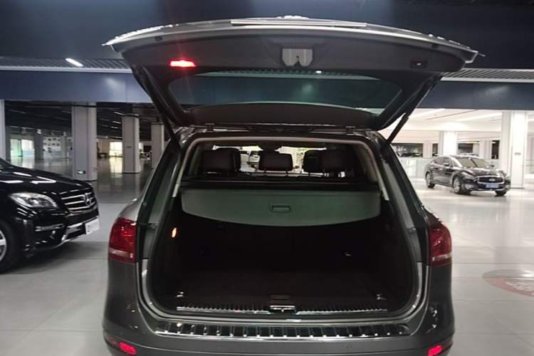Used Volkswagen Touareg 2011 3.0 TSI Luxury Edition Trunk
