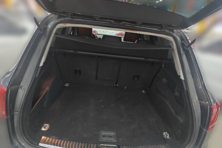 Used Volkswagen Touareg 2011 3.0 TSI Standard Version Trunk