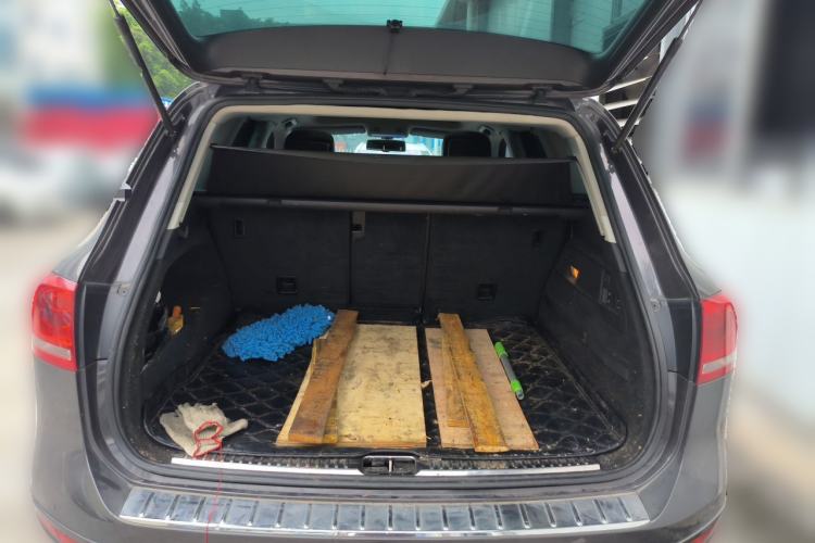 Used Volkswagen Touareg 2011 3.0 TSI High-End Version Trunk