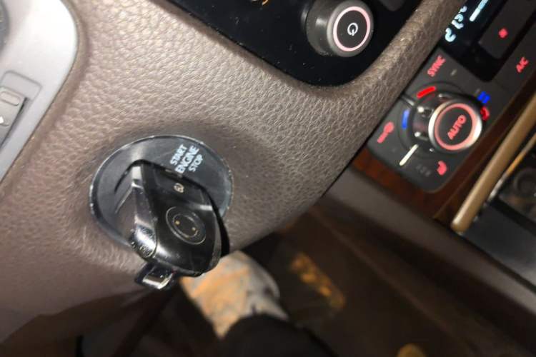 Used Volkswagen Touareg 2011 3.0 TSI Comfort Version Vehicle Key
