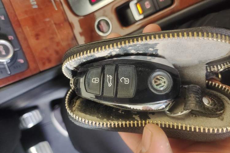 Used Volkswagen Touareg 2011 3.0 TSI Hybrid Vehicle Key