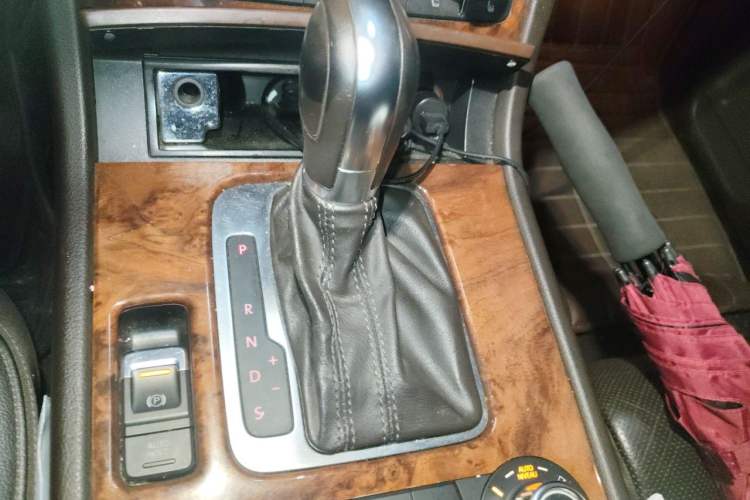 Used Volkswagen Touareg 2011 3.0 TDI Diesel Comfort Version Gear Lever