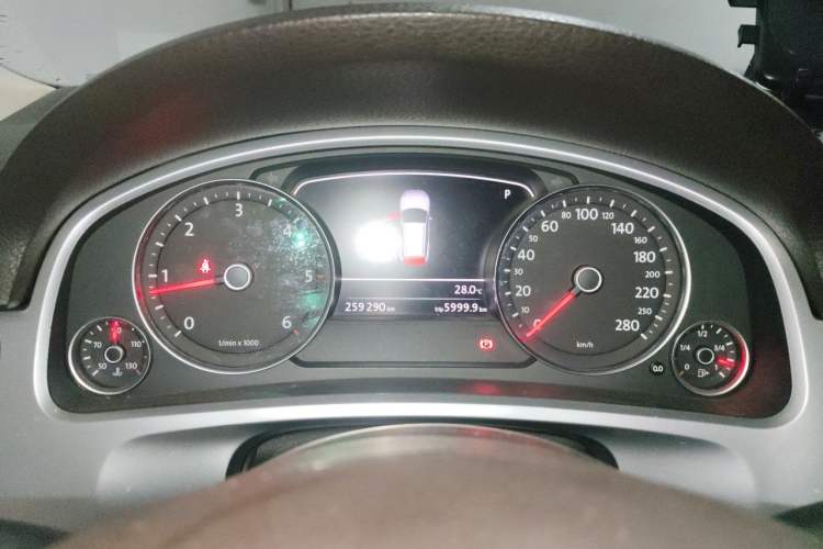 Used Volkswagen Touareg 2011 3.0 TDI Diesel Comfort Version Instrument Cluster