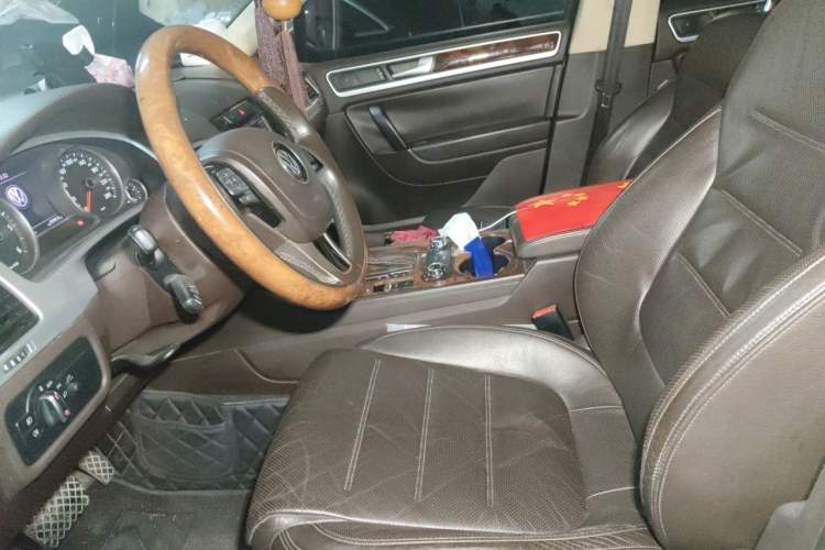 Used Volkswagen Touareg 2011 3.0 TDI Diesel Comfort Version Left Front Seat