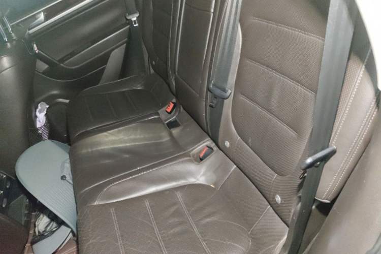 Used Volkswagen Touareg 2011 3.0 TDI Diesel Comfort Version Left Rear Seat