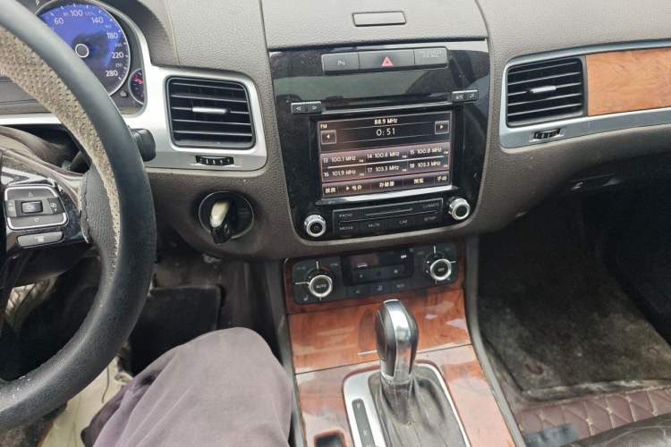 Used Volkswagen Touareg 2011 3.0 TSI Standard Version Audio And AC Panel
