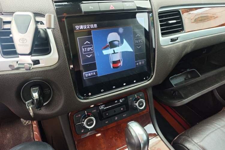 Used Volkswagen Touareg 2011 3.0 TSI Standard Version Audio And AC Panel