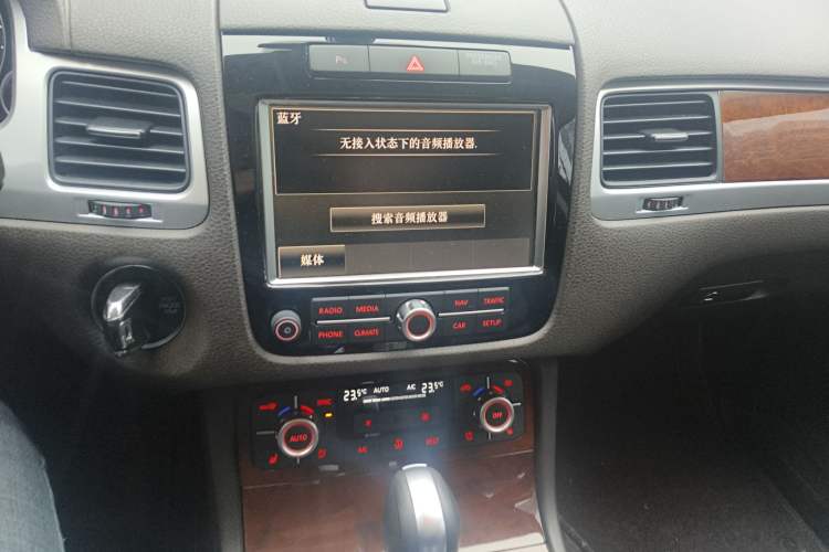 Used Volkswagen Touareg 2011 3.0 TSI Comfort Version Audio And AC Panel