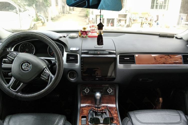 Used Volkswagen Touareg 2011 3.0 TSI Standard Version Center Console