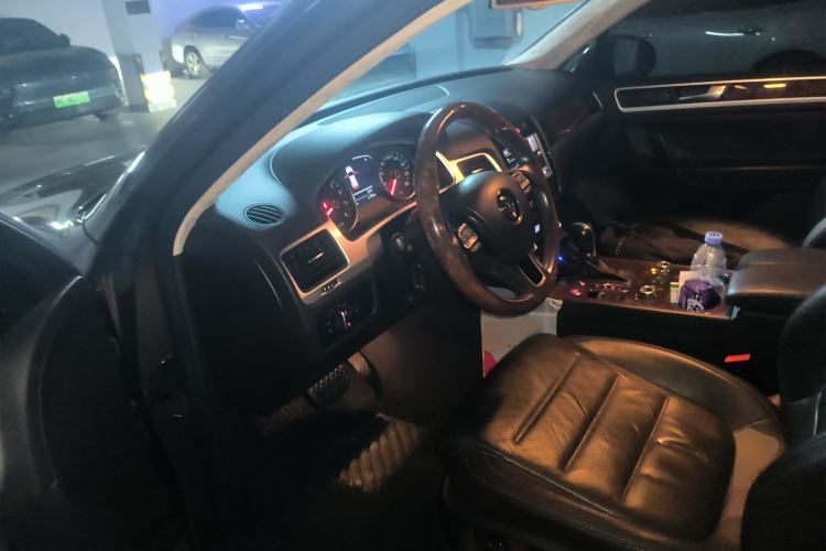 Used Volkswagen Touareg 2011 3.0 TSI High-End Version Driver Seat