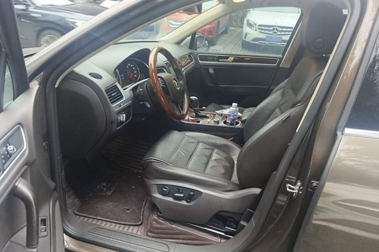 Used Volkswagen Touareg 2011 3.0 TSI Comfort Version Driver Seat