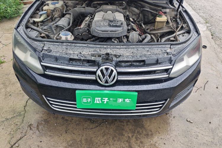 Used Volkswagen Touareg 2011 3.0 TSI Standard Version Engine Bay