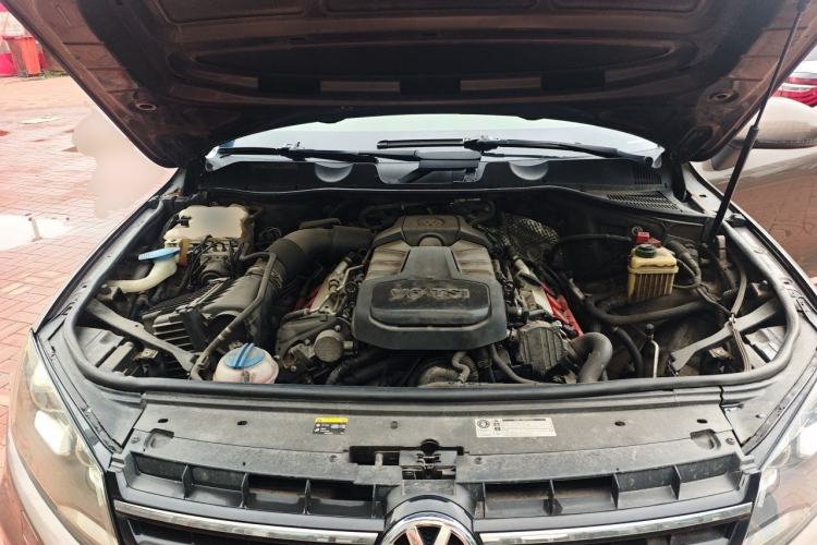 Used Volkswagen Touareg 2011 3.0 TSI Standard Version Engine Bay
