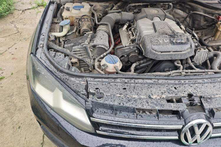 Used Volkswagen Touareg 2011 3.0 TSI Standard Version Engine Bay Right
