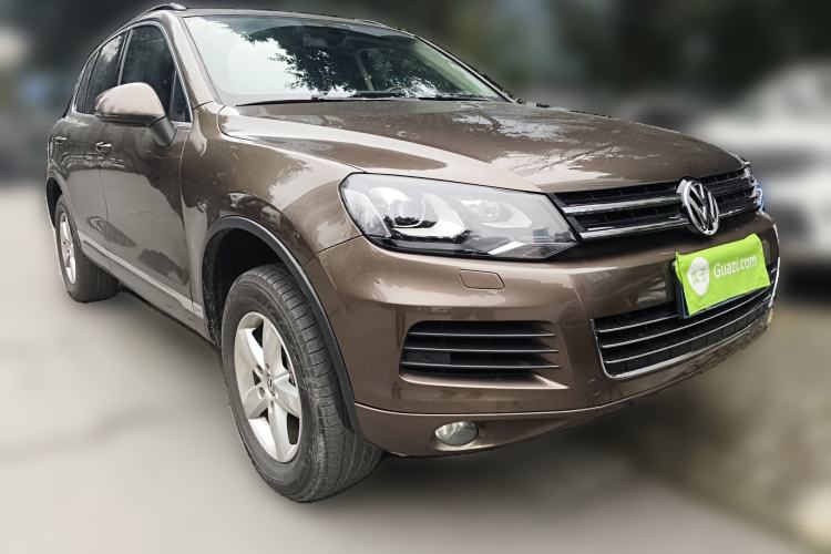 Used Volkswagen Touareg 2011 3.0 TSI Comfort Version Front Right 45 Deg