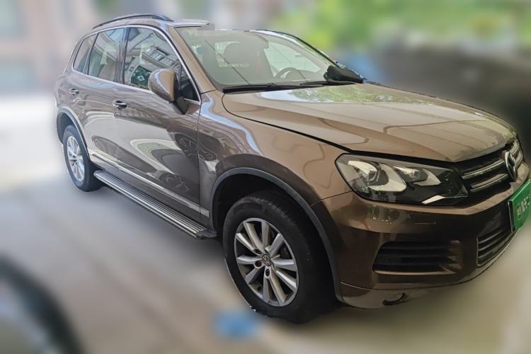 Used Volkswagen Touareg 2011 3.0 TSI Comfort Version Front Right 45 Deg
