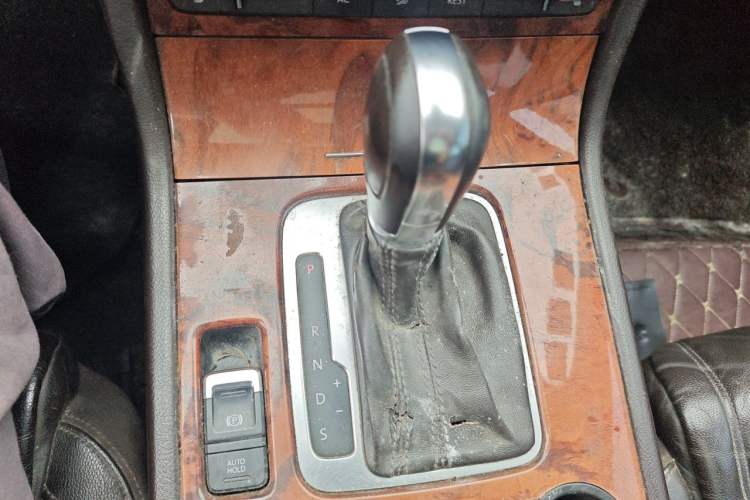 Used Volkswagen Touareg 2011 3.0 TSI Standard Version Gear Lever