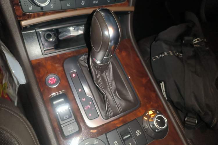 Used Volkswagen Touareg 2011 3.0 TSI High-End Version Gear Lever