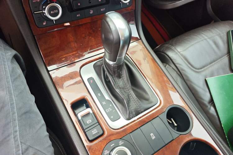 Used Volkswagen Touareg 2011 3.0 TSI Standard Version Gear Lever
