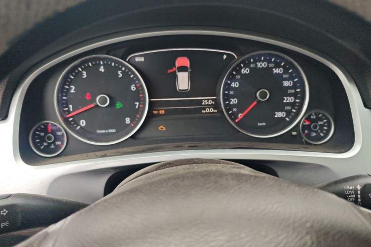 Used Volkswagen Touareg 2011 3.0 TSI Standard Version Instrument Cluster
