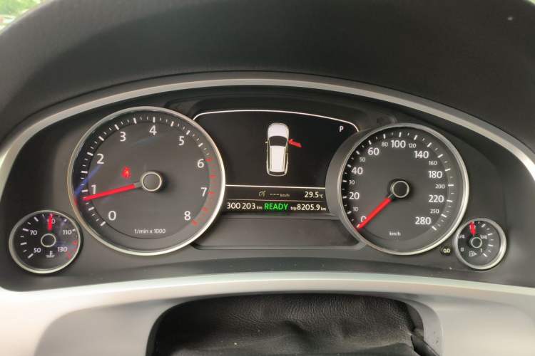 Used Volkswagen Touareg 2011 3.0 TSI Hybrid Instrument Cluster