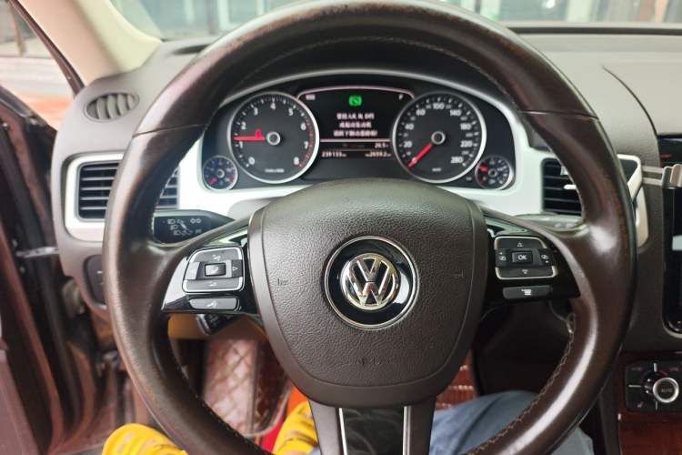 Used Volkswagen Touareg 2011 3.0 TSI Standard Version Instrument Cluster