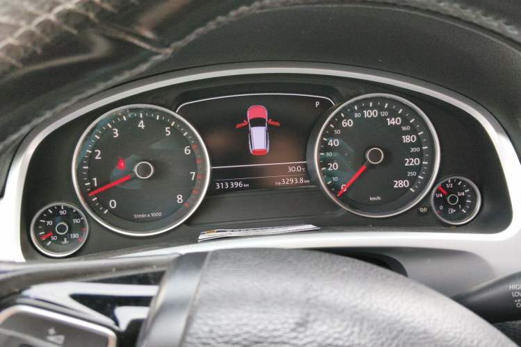 Used Volkswagen Touareg 2011 3.0 TSI Standard Version Instrument Cluster