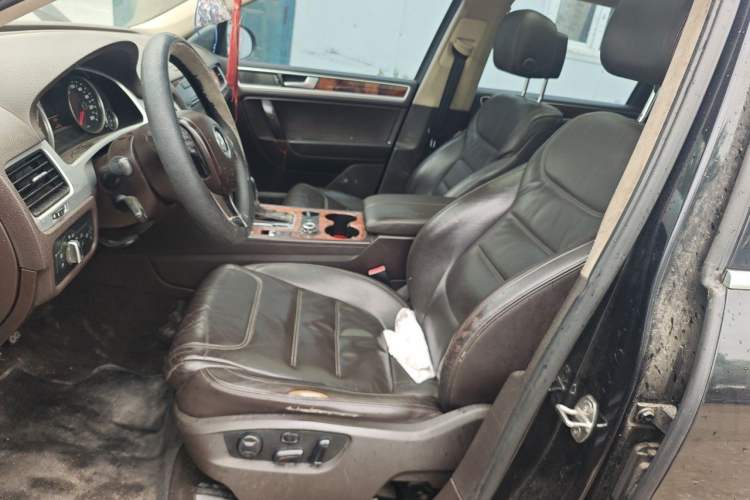 Used Volkswagen Touareg 2011 3.0 TSI Standard Version Left Front Seat