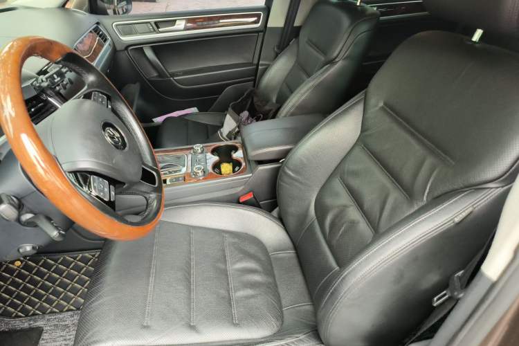 Used Volkswagen Touareg 2011 3.0 TSI Hybrid Left Front Seat
