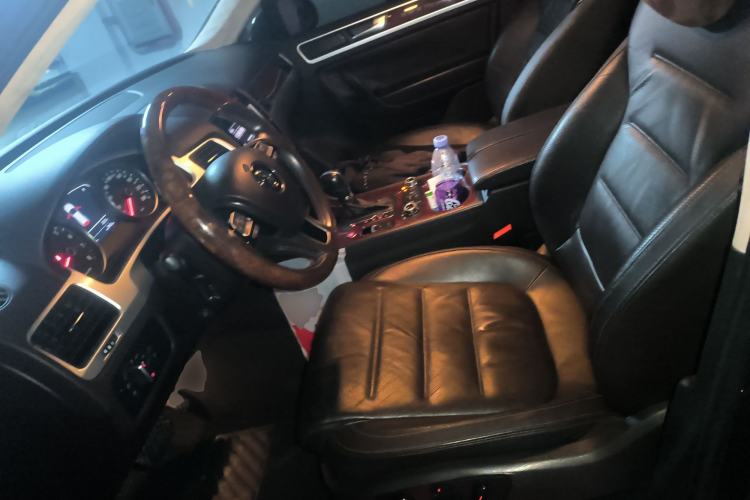 Used Volkswagen Touareg 2011 3.0 TSI High-End Version Left Front Seat