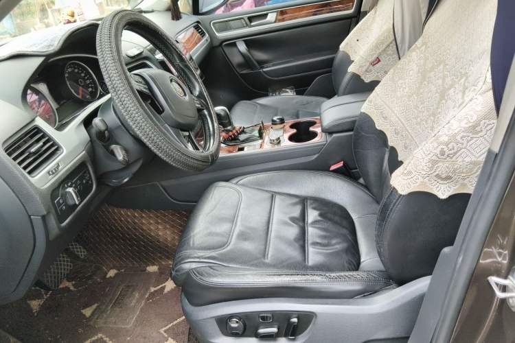 Used Volkswagen Touareg 2011 3.0 TSI Standard Version Left Front Seat