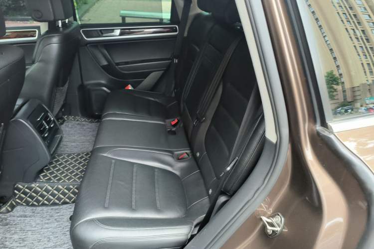 Used Volkswagen Touareg 2011 3.0 TSI Hybrid Left Rear Seat