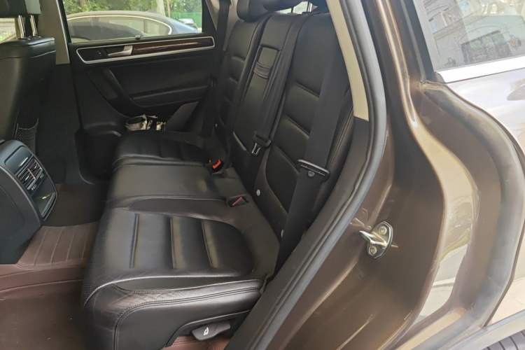 Used Volkswagen Touareg 2011 3.0 TSI Comfort Version Left Rear Seat