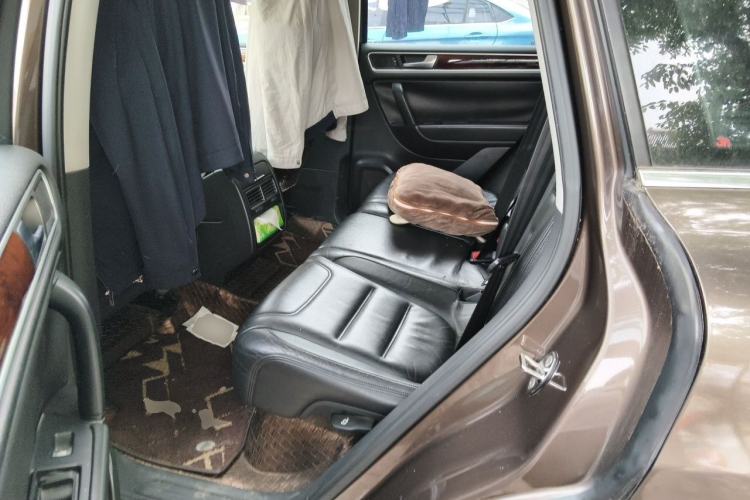 Used Volkswagen Touareg 2011 3.0 TSI Standard Version Left Rear Seat