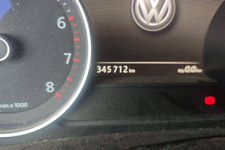 Used Volkswagen Touareg 2011 3.0 TSI Standard Version Odometer Close Up