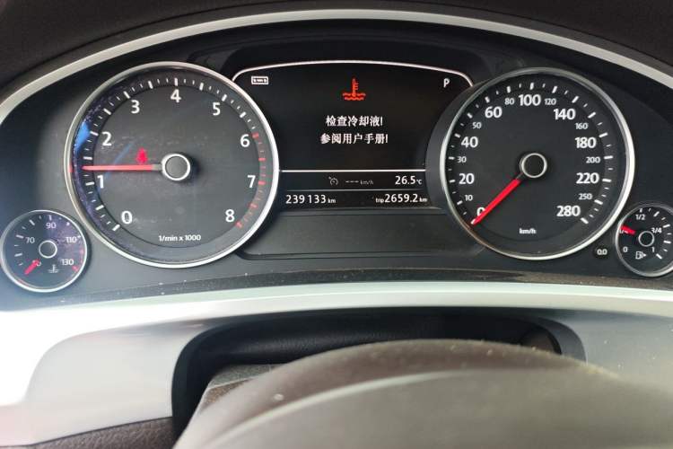 Used Volkswagen Touareg 2011 3.0 TSI Standard Version Odometer Close Up
