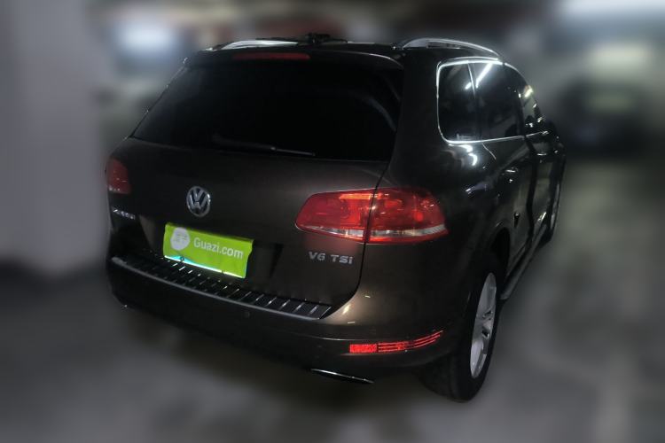 Used Volkswagen Touareg 2011 3.0 TSI High-End Version Rear Right 45 Deg
