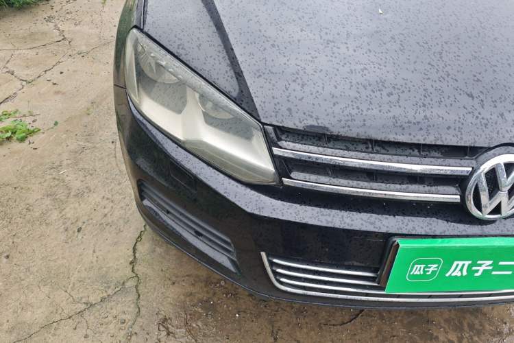 Used Volkswagen Touareg 2011 3.0 TSI Standard Version Right Front Headlight
