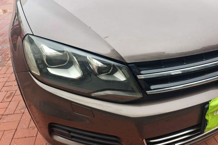 Used Volkswagen Touareg 2011 3.0 TSI Standard Version Right Front Headlight