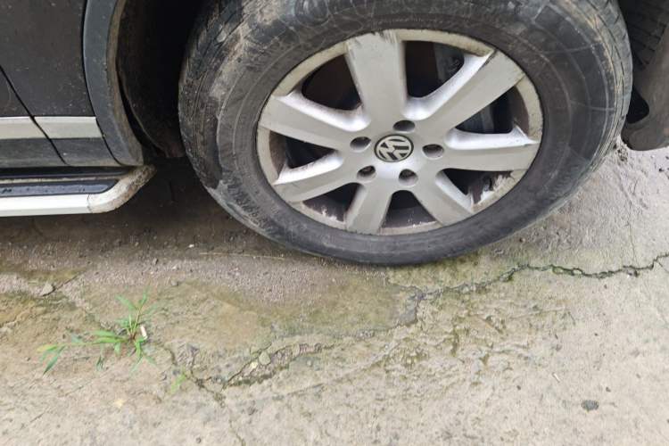 Used Volkswagen Touareg 2011 3.0 TSI Standard Version Right Front Wheel Hub