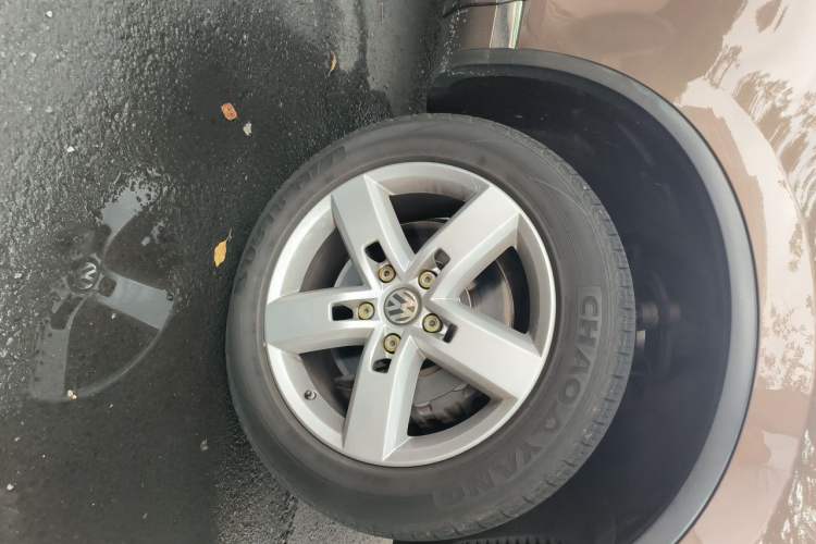 Used Volkswagen Touareg 2011 3.0 TSI Hybrid Right Front Wheel Hub