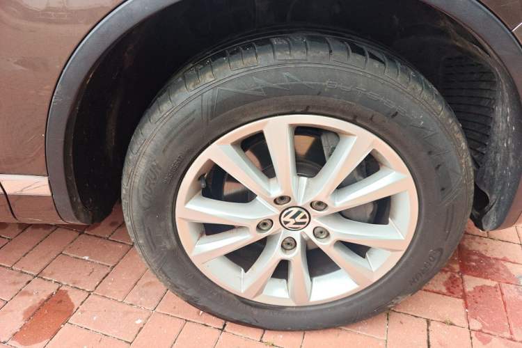 Used Volkswagen Touareg 2011 3.0 TSI Standard Version Right Front Wheel Hub