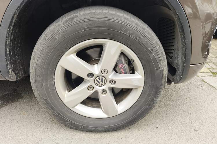 Used Volkswagen Touareg 2011 3.0 TSI Comfort Version Right Front Wheel Hub
